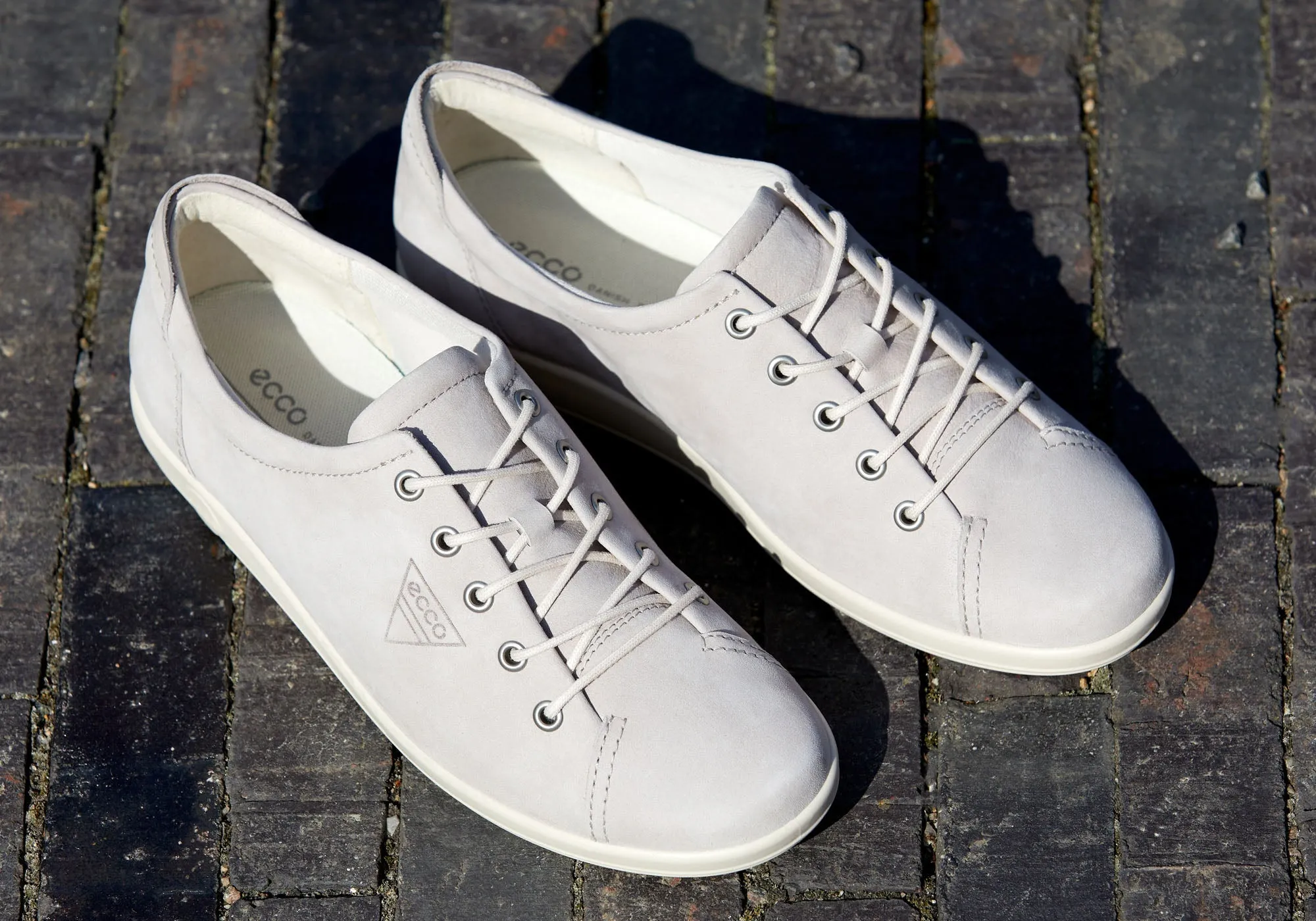 ECCO Womens Comfortable Leather Soft 2.0 Sneakers Shoes ecco Shoes