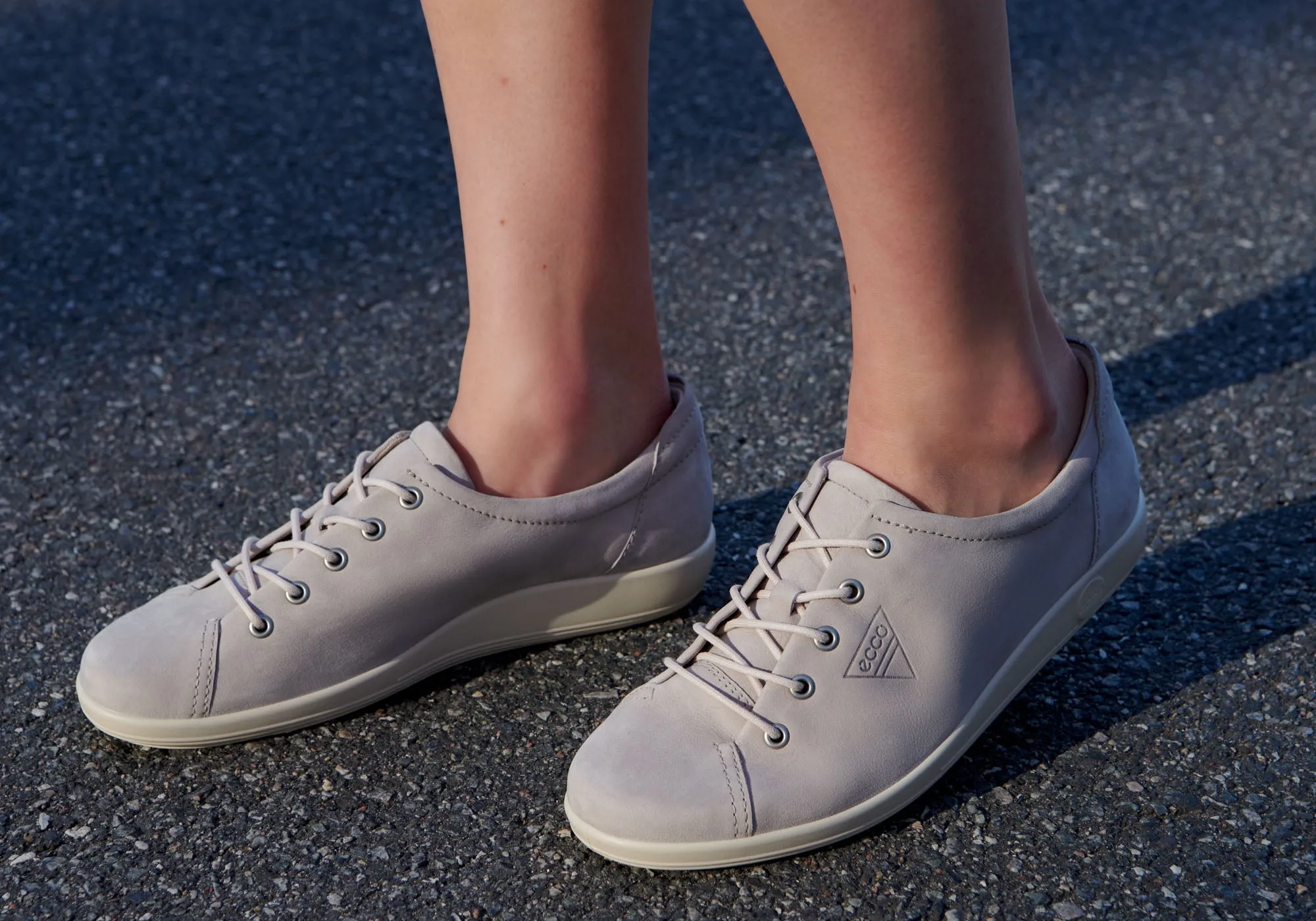 ECCO Womens Comfortable Leather Soft 2.0 Sneakers Shoes ecco Shoes