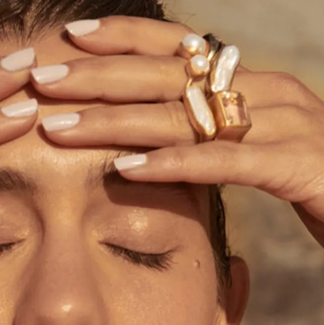 Fairley Pearl Bar Ring Gold Shoes_Fairley