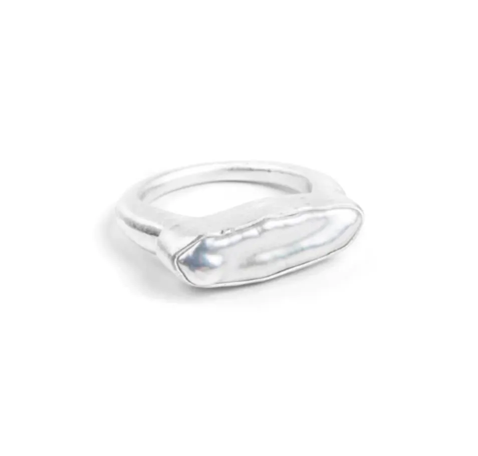 Fairley Pearl Bar Ring Silver Shoes_Fairley