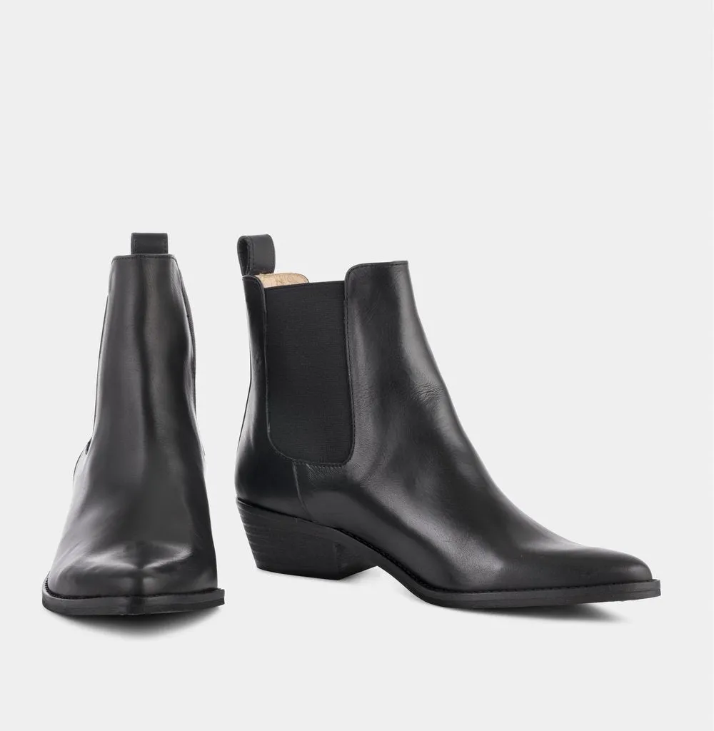 Ivy Lee Stella Black with Black Sole Shoes_Ivy-Lee