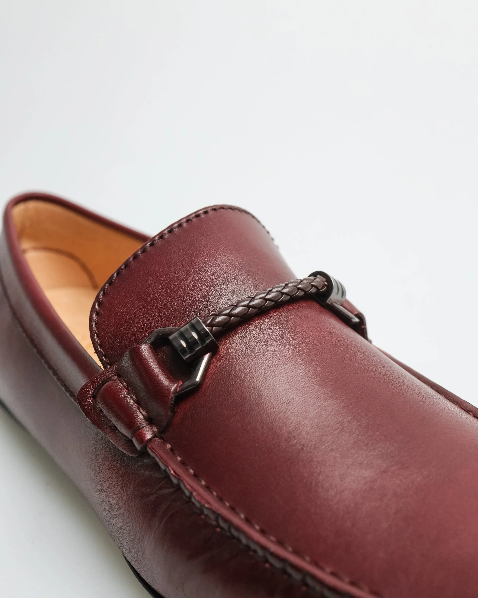 Tomaz C456 Men's Buckle Moccasins (Wine)